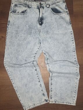 Relaxed Light Acid-Wash Jeans - Light Blue